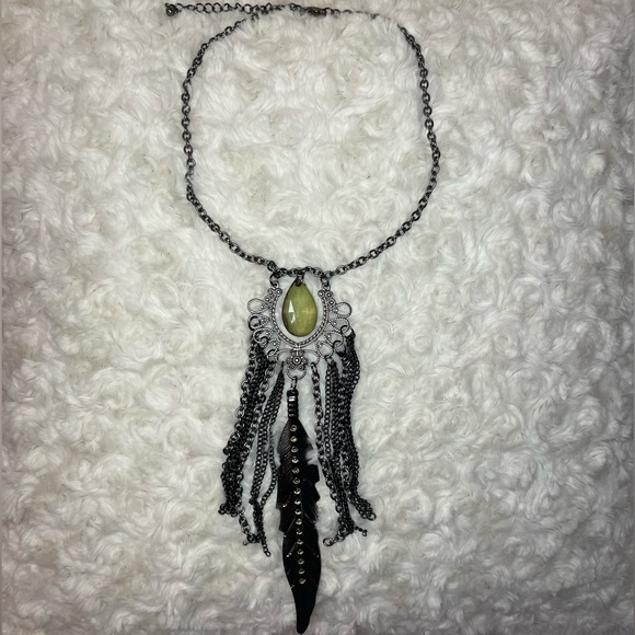 Chandelier Style Chain Necklace Unmarked Green Hanging Center Gem Metal & Chain - Picture 1 of 3